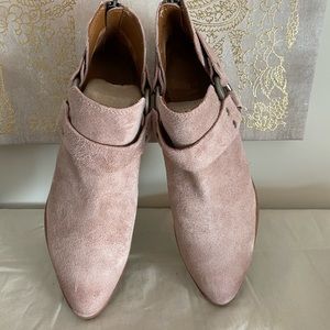 NWOT FRYE BOTÍN GORGEOUS!